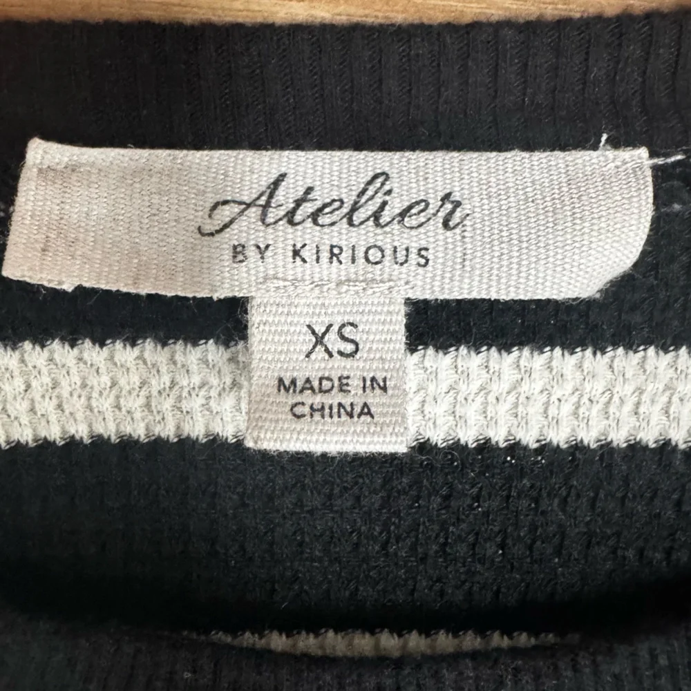 Atelier By Kirious XS Black & White Striped Short Sleeve Cropped Knit Top Preppy - Picture 2 of 6